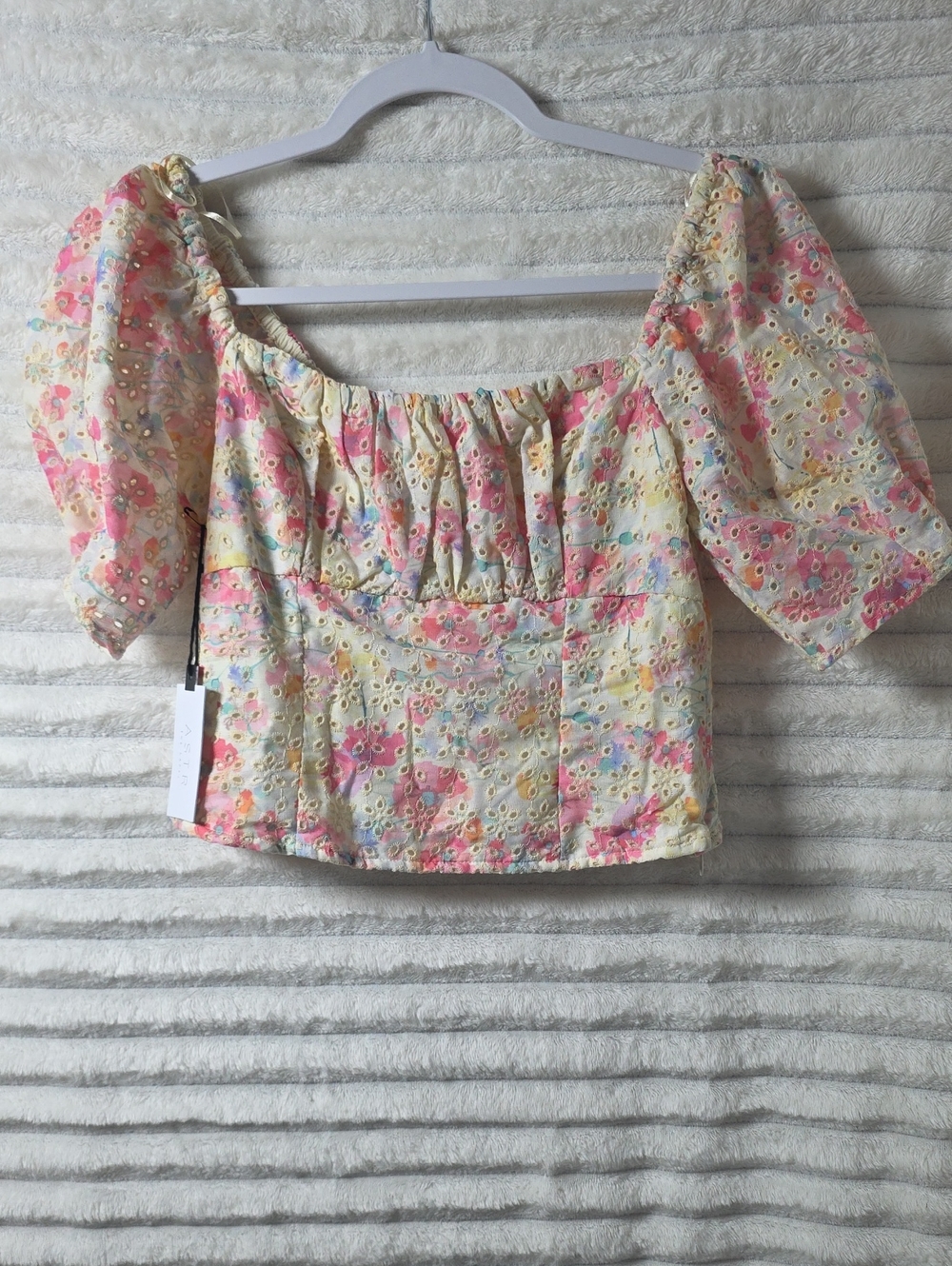 0567 Astr Puff-Sleeve Eyelet Crop Top in Pink, Yellow &‎ Cream; Small